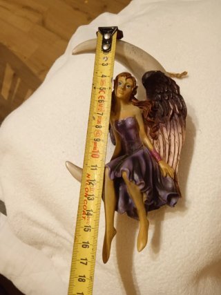 Figura Hada Sentada en Luna