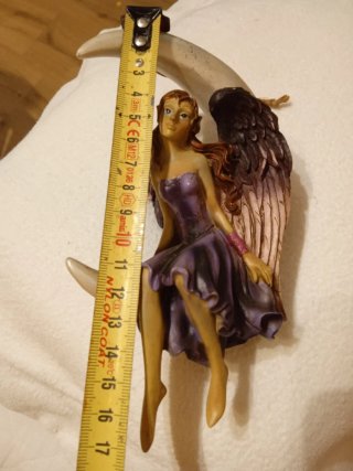 Figura Hada Sentada en Luna