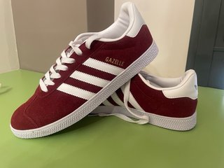 Adidas Gazelle granate y blanco