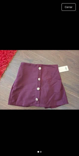 Falda pantalón burdeos con botones