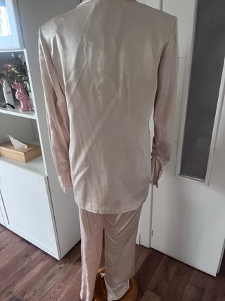 Traje Zara raso beige