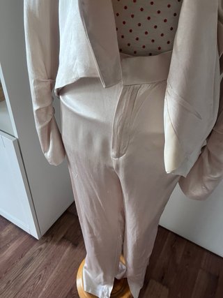 Traje Zara raso beige