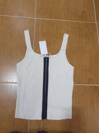 Conjunto Top Blanco y Falda Plisada Negra
