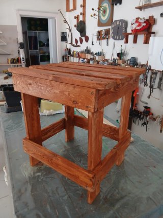 Sgabello in legno multiuso