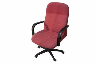 Silla de oficina roja y negra