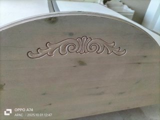 Cama doble de pino con mesitas