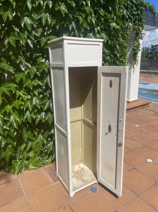 Alacena de madera blanca