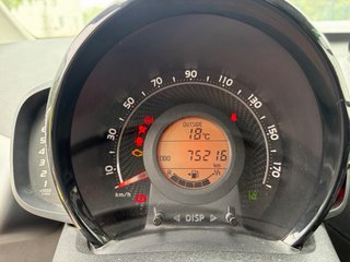 Toyota Aygo 70 x-play con CarPlay