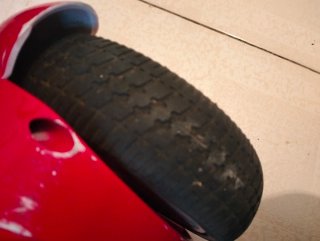 Hoverboard rojo seminuevo con cargador