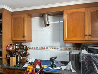 Instalación de termo, campana de cocina y encimera