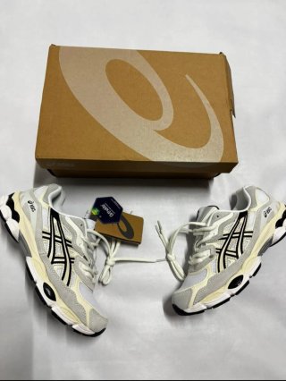 Zapatillas Asics Talla 45 Gris y Blanco
