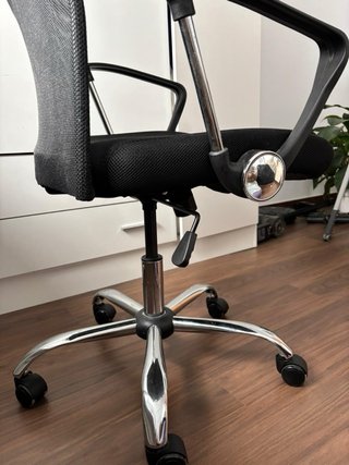 Silla de oficina ergonómica negra