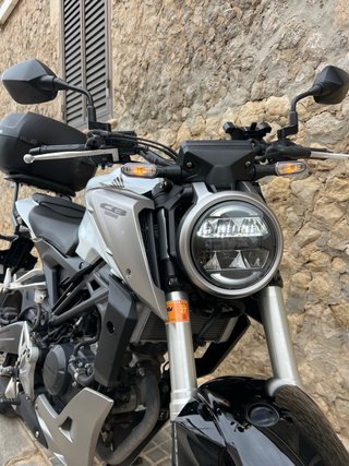 Honda CB125R Naked Blanca y Negra