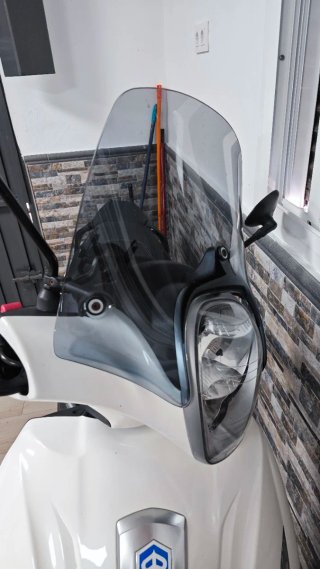 Piaggio Beverly 300 Blanca y Negra