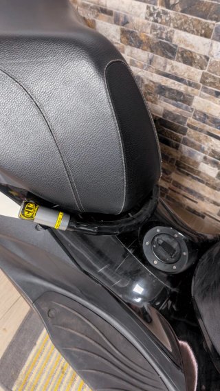 Piaggio Beverly 300 Blanca y Negra