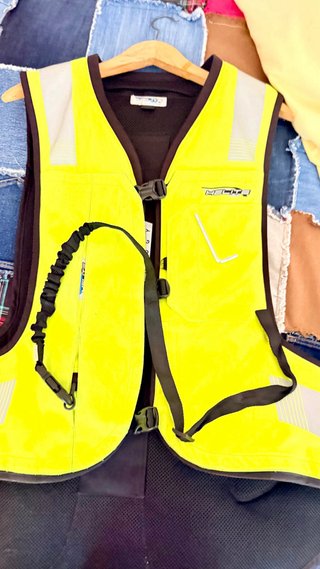 Chaleco Airbag Moto HELLITE amarillo fluorescente