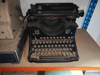 ANTIGUA MÁQUINA DE ESCRIBIR