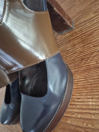 Zapatos de tacón plataforma azul y marrón