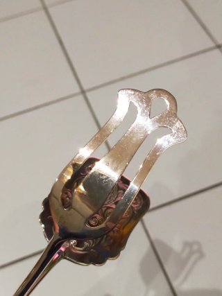 Pinza da portata in metallo argentato