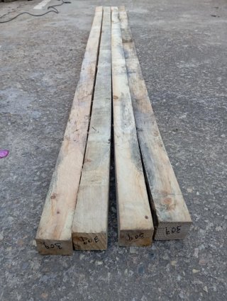 Vigas, listones, postes, pilares, vigas de madera.