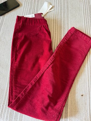 Jeggins pull on de pana rojo vino