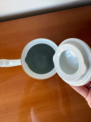 Vajilla blanca con detalle verde