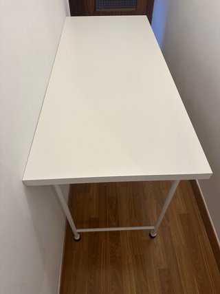 Mesa de escritorio blanca y madera No hago envío -