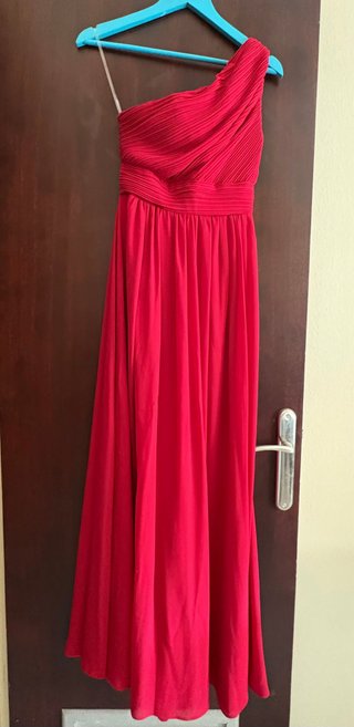 Vestido de fiesta burdeos de un hombro largo