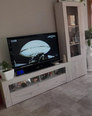 Mueble salón madera y cristal