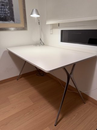 Mesa de despacho blanca patas metálicas