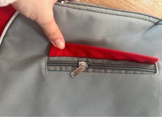 Mochila escolar gris y roja
