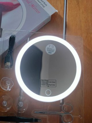 Specchio ingranditore con luce LED 30X