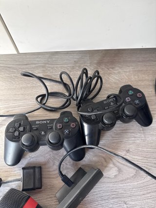 Consola PlayStation 3 con micrófonos y mandos