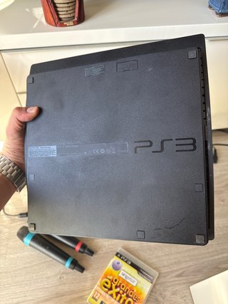 Consola PlayStation 3 con micrófonos y mandos