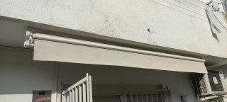 Toldo retráctil para balcón o terraza.