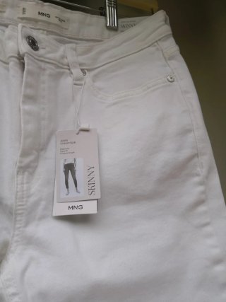 Pantalones vaqueros MANGO blancos talla L/40