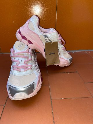 Zapatillas Asics Beige y Rosa
