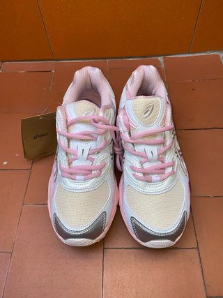 Zapatillas Asics Beige y Rosa