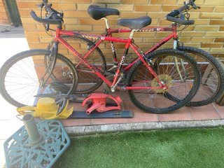 Bicicletas antiguas color rojo