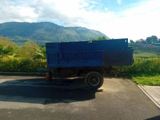Remolque agrícola basculante