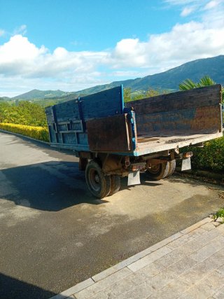 Remolque agrícola basculante