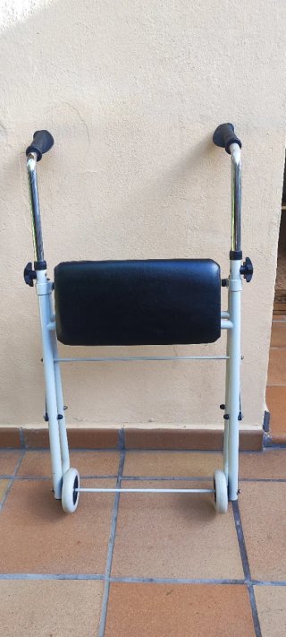 Andador 2 ruedas con asiento