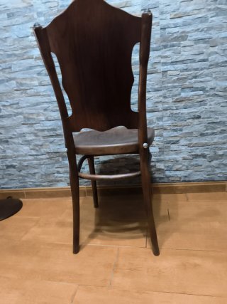 Una Silla vintage de madera