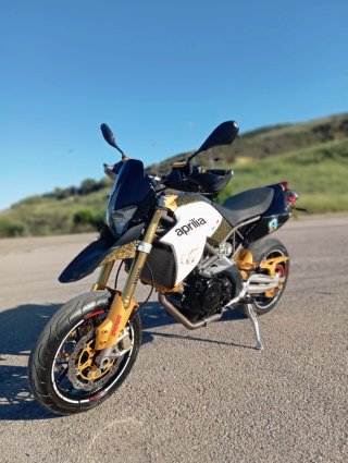 Aprilia Dorsoduro 750 Supermotard