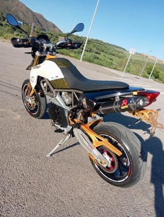 Aprilia Dorsoduro 750 Supermotard