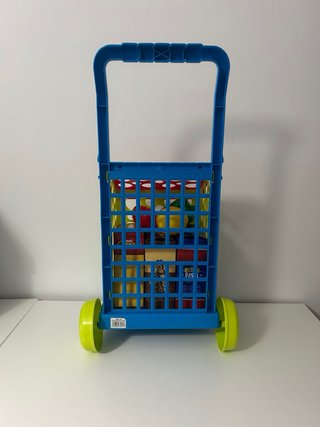 Cesta de compra de juguete con accesorios