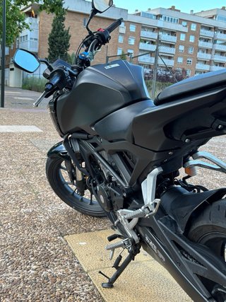 Honda CB125R 2025 Negra