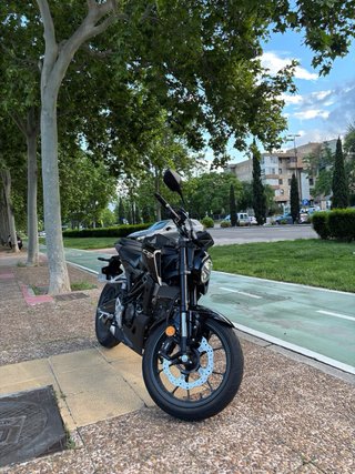 Honda CB125R 2025 Negra