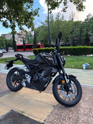 Honda CB125R 2025 Negra