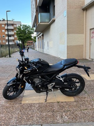 Honda CB125R 2025 Negra